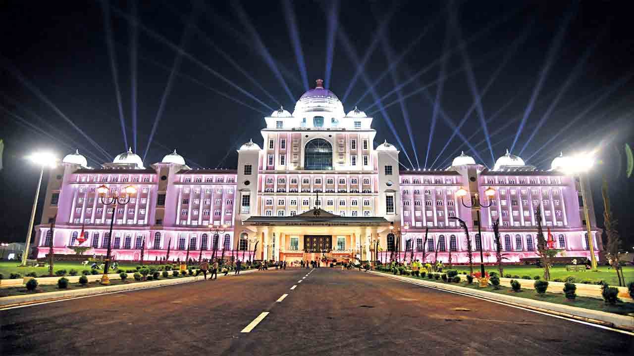 Tank Bund |  అటు సచివాలయం.. ఇటు అంబేద్కర్‌ విగ్రహం.. కొత్త అందాలను పులుముకున్న ట్యాంక్‌బండ్‌