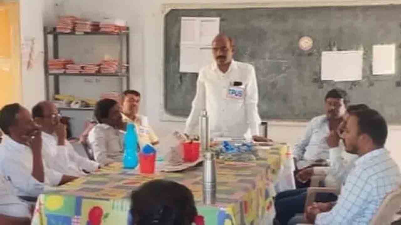 వేసవిలోనే టీచర్ల బదిలీలు చేపట్టాలి