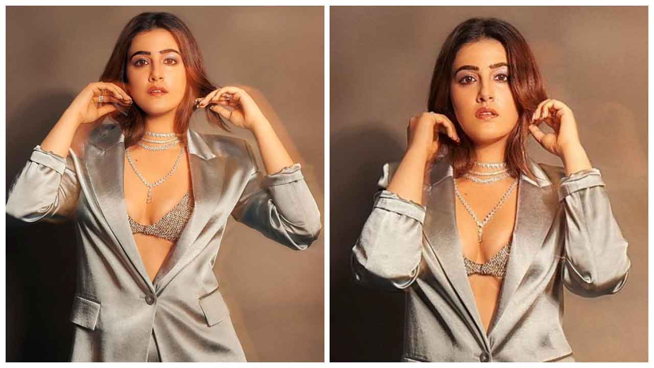 Nupur Sanon | ట్రెండీ అందాలతో సెగలు పుట్టిస్తున్న నూపూర్ సనన్..