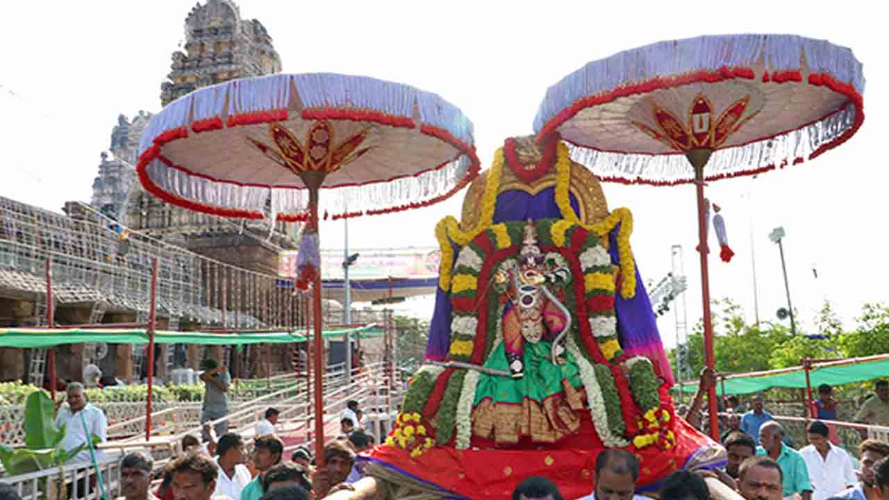 Ontimitta | ఒంటిమిట్టలో శివధనుర్భంగాలంకారంలో కోదండరాముడి దర్శనం