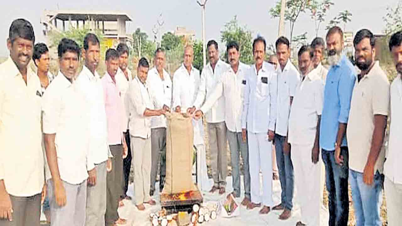 ఊరూరా ధాన్యం కేంద్రాలు