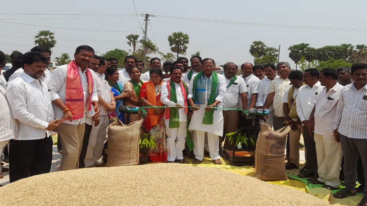 ధాన్యం కొనుగోళ్లు షురూ