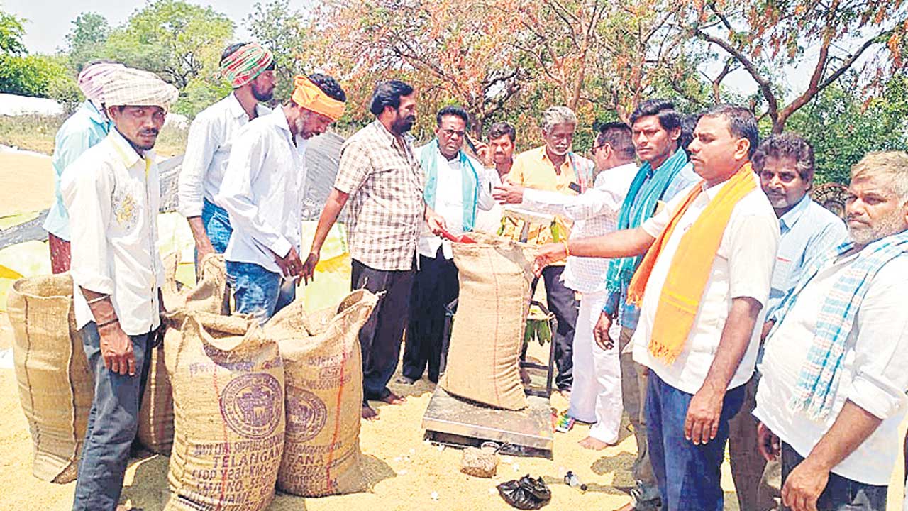 7,100 సెంటర్లలో ధాన్యం కొనుగోళ్లు