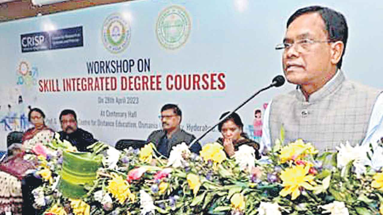 డిగ్రీ విద్యార్థులకు స్కిల్‌ డెవలప్‌మెంట్‌ కోర్సులు