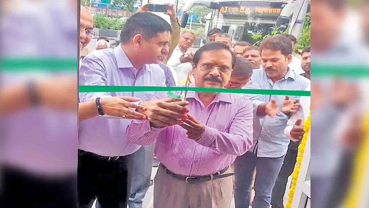 పుష్పక్‌ బస్‌పాస్‌ చార్జీ.. వెయ్యి తగ్గింపు