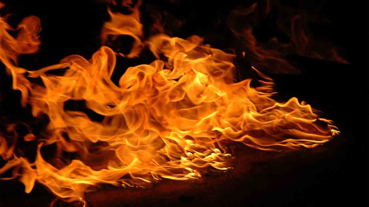 Hyderabad | దారుణం.. దేవుడుచెప్పాడంటూ ఒంటిపై కిరోసిన్ పోసుకుని నిప్పంటించుకున్న మహిళ