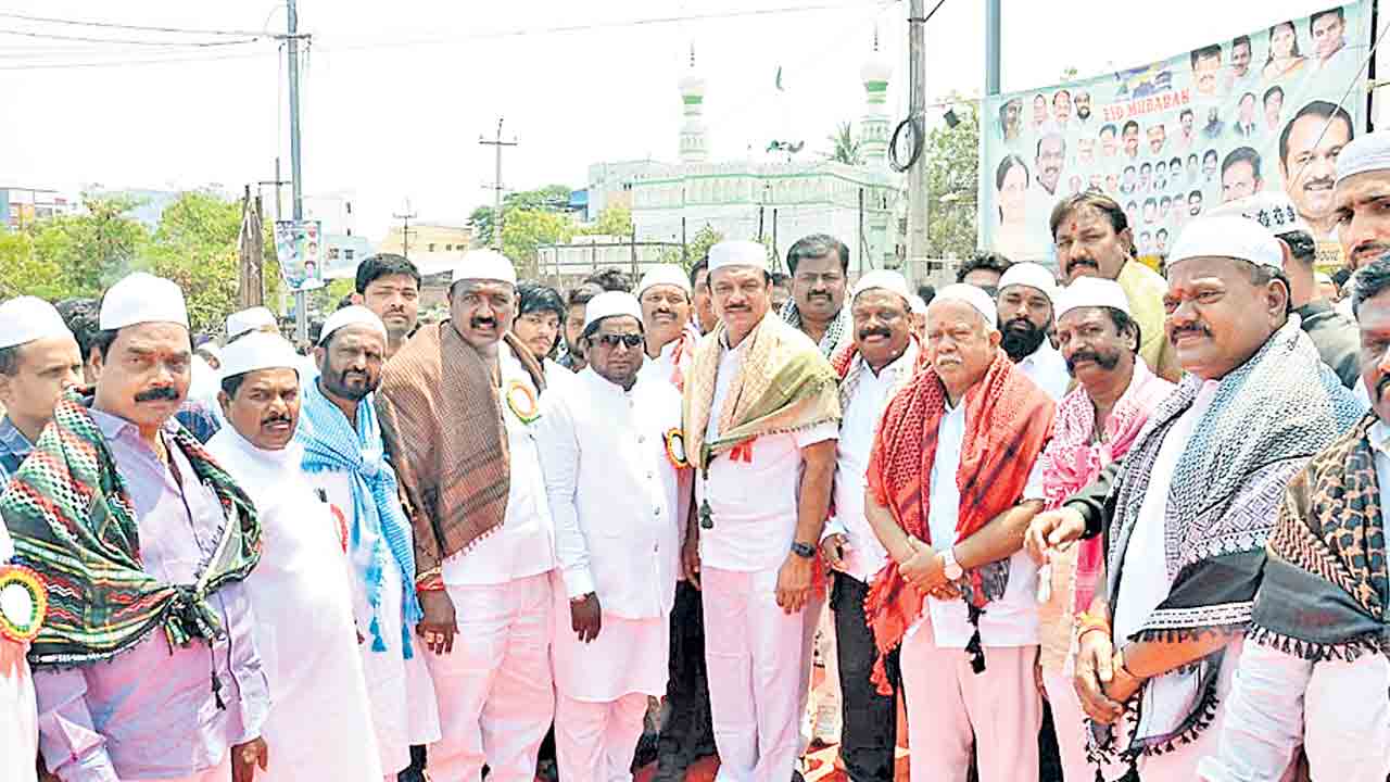 ఘనంగా ఈద్‌-ఉల్‌-ఫితర్‌