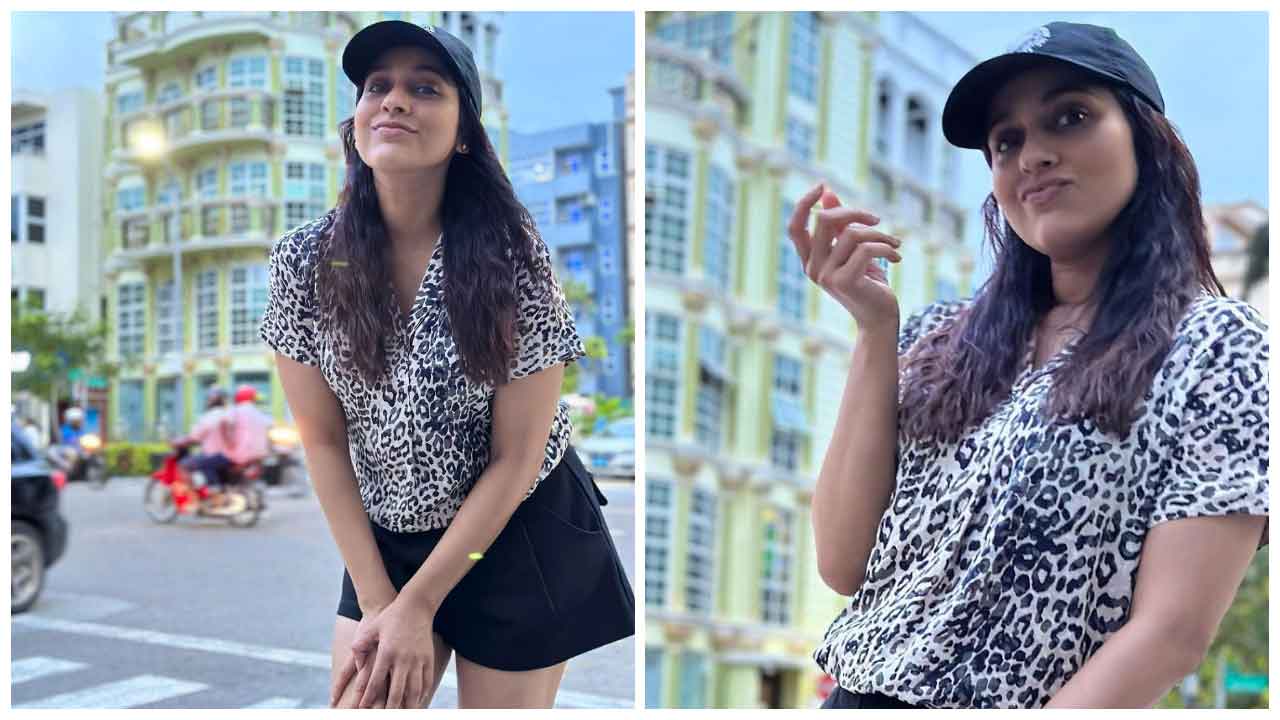 Rashmi Gautam | పొట్టి నిక్క‌రులో రష్మి గౌతమ్ చిలిపి పోజులు..