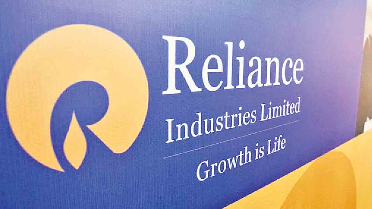 Market Capitalisation | రిలయన్స్ డౌన్.. టీసీఎస్ ఎల్ఐసీ అప్.. టాప్-10 సంస్థల్లో 8 సంస్థల ఎంక్యాప్ రూ.2.10 లక్షల కోట్లు వృద్ధి..!