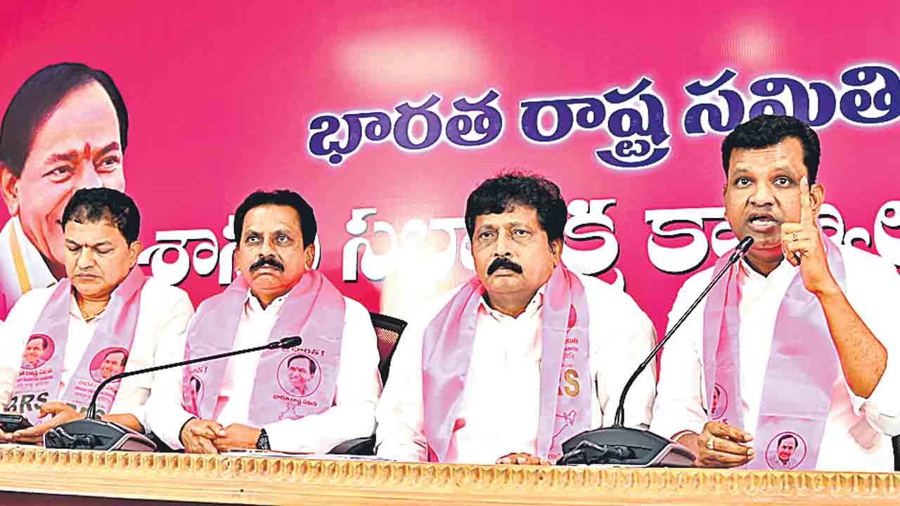 కాంగ్రెస్‌ నేతలే శాశ్వత నిరుద్యోగులు