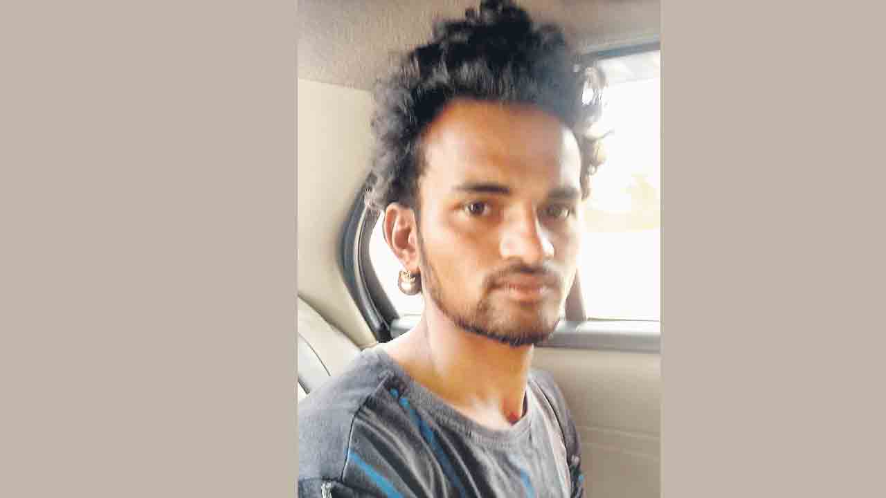 పరకాల సబ్‌ జైలు నుంచి ఖైదీ పరార్‌