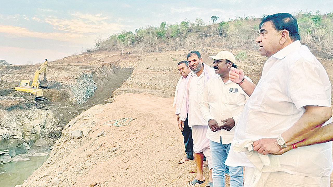 పనుల్లో వేగం పెంచాలి