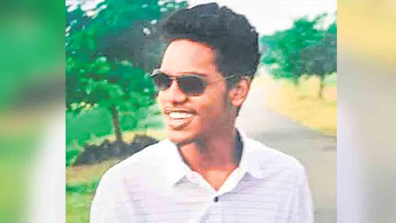 అమెరికాలో కాల్పులు.. ఏపీ యువకుడు మృతి