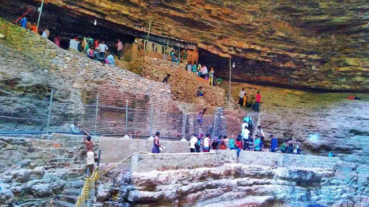 Saleshwaram |  సలేశ్వరం జాతరలో తొక్కిసలాట.. ఇద్దరు మృతి