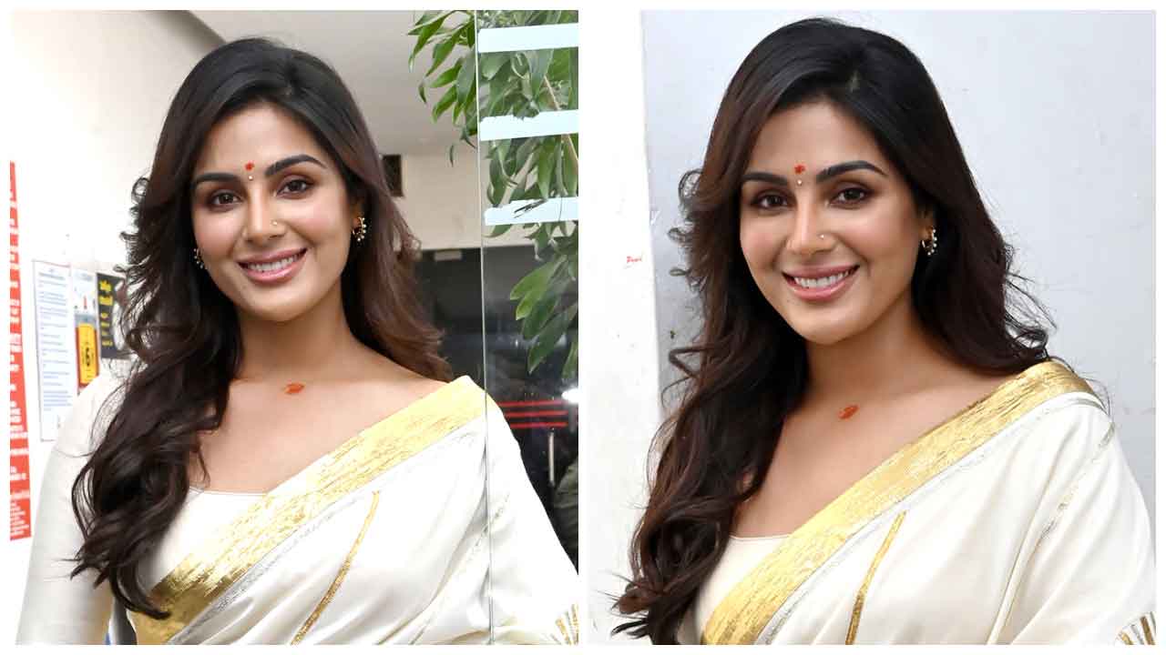 Samyuktha Menon | దర్శకుడు అలా కనిపించాలని అనేవాడు : సంయుక్త మీనన్‌