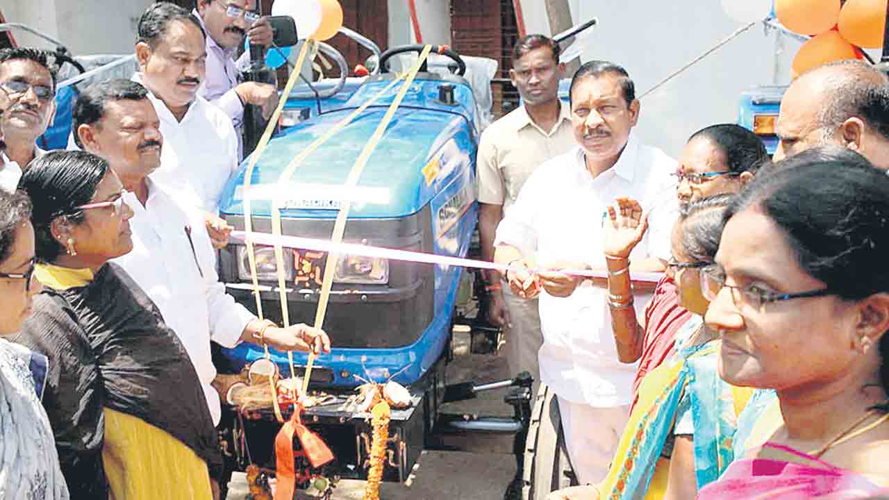 మహిళా సంఘాలకు చేయూత