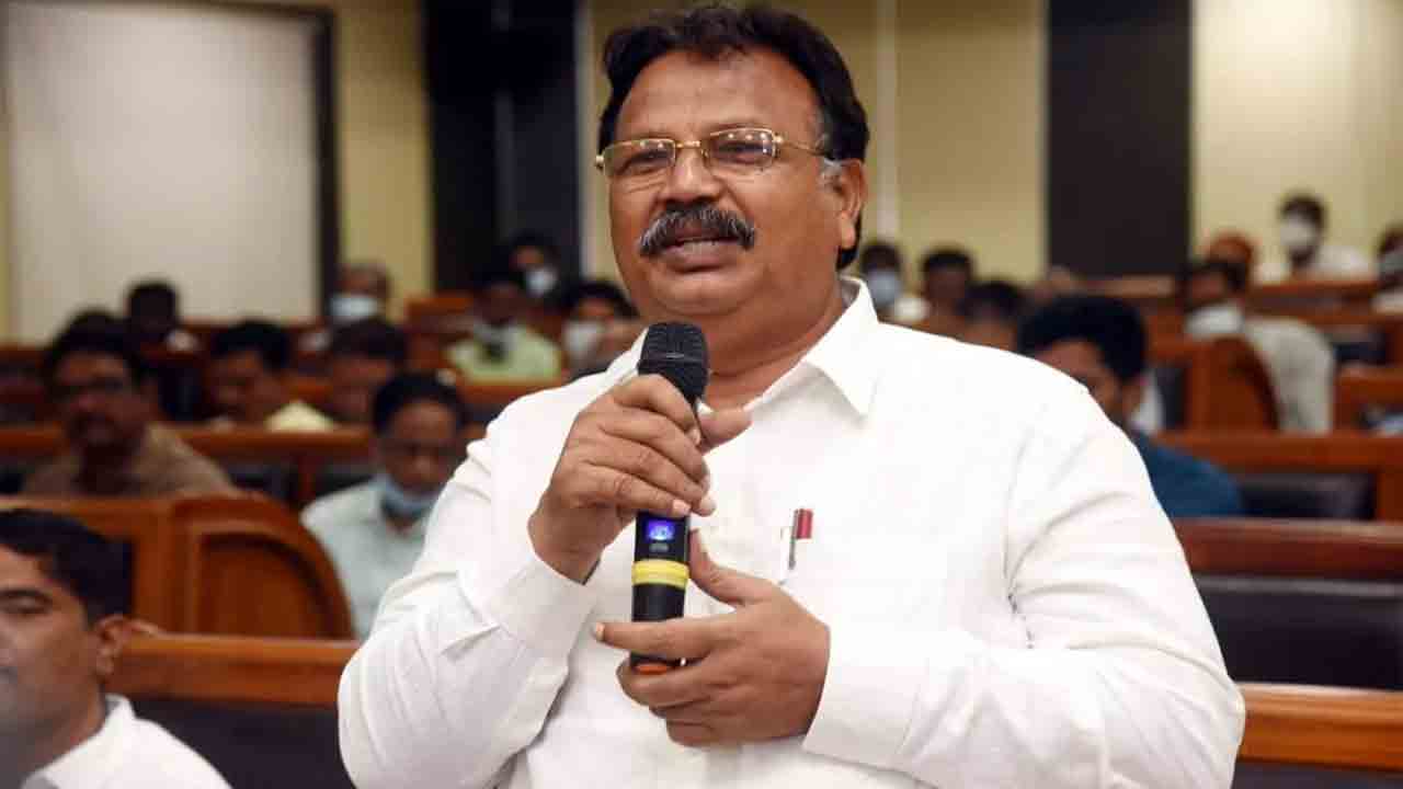 శ్రీవారి టికెట్లు అమ్ముకున్న ఏపీ ఎమ్మెల్సీ