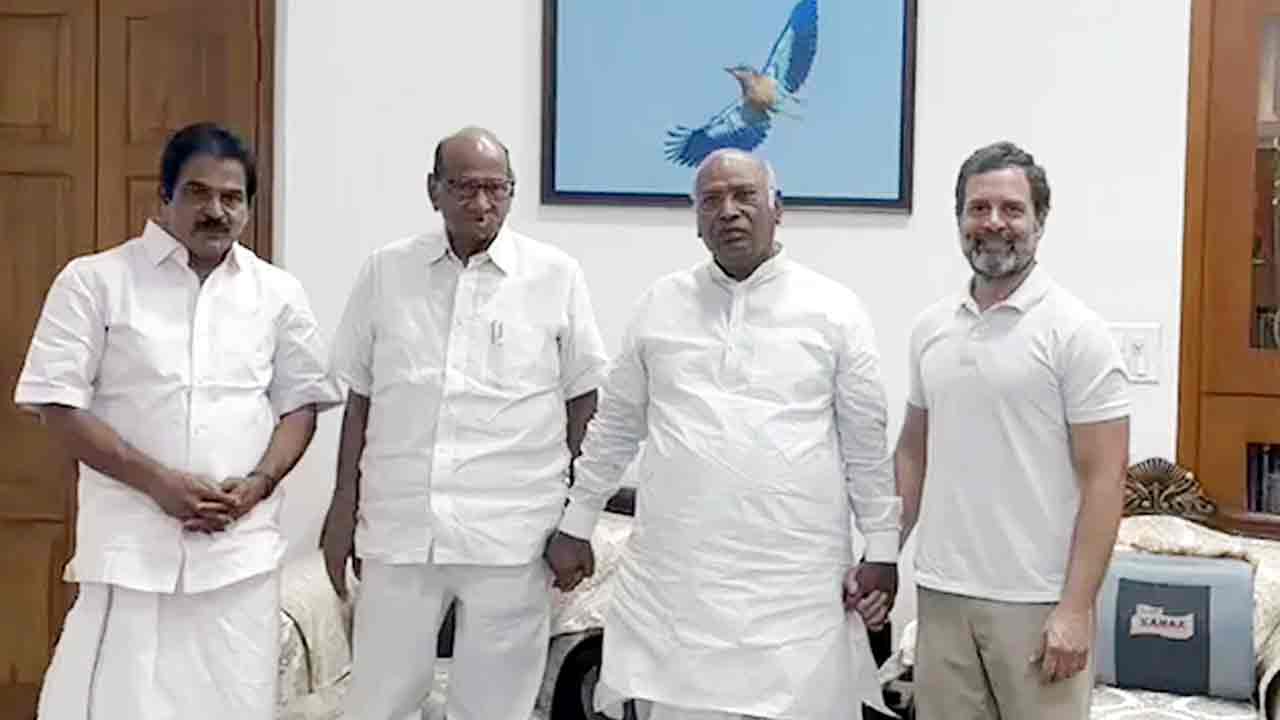 కాంగ్రెస్‌ నేతలతో శరద్‌ పవార్‌ భేటీ