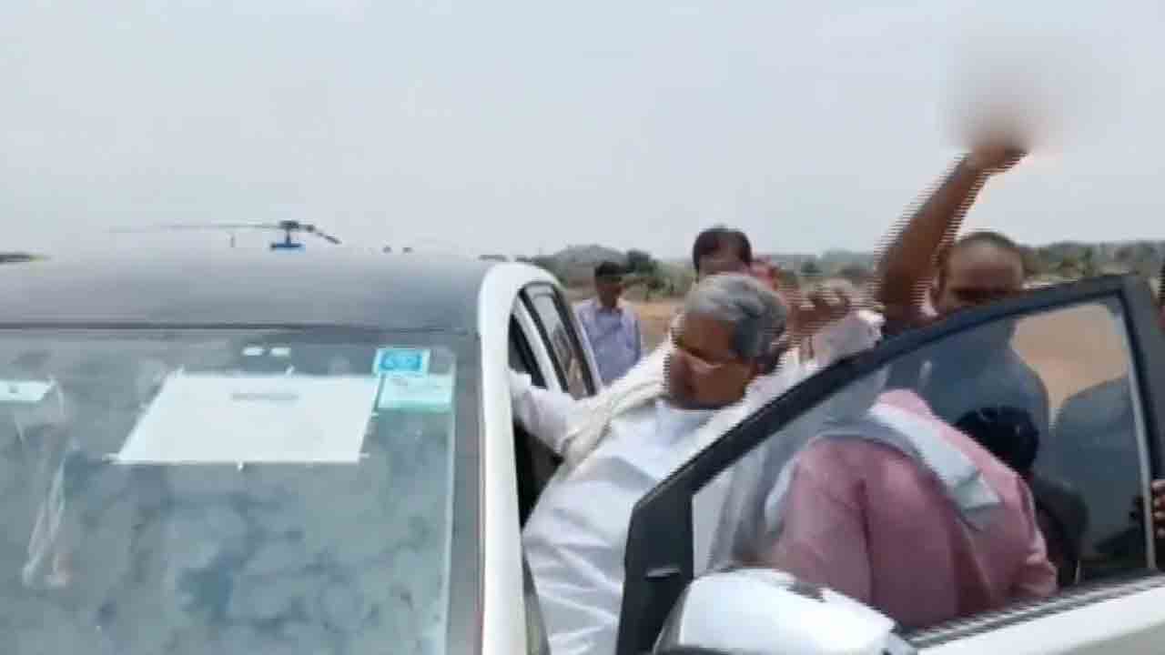 Siddaramaiah | కారులోంచి కళ్లు తిరిగి పడబోయిన సిద్ధరామయ్య.. పట్టుకున్న అంగరక్షకులు, కార్యకర్తలు.. వీడియో