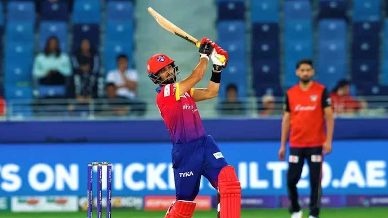 సికందర్‌ రజా, ఎలీస్‌ అరంగేట్రం..