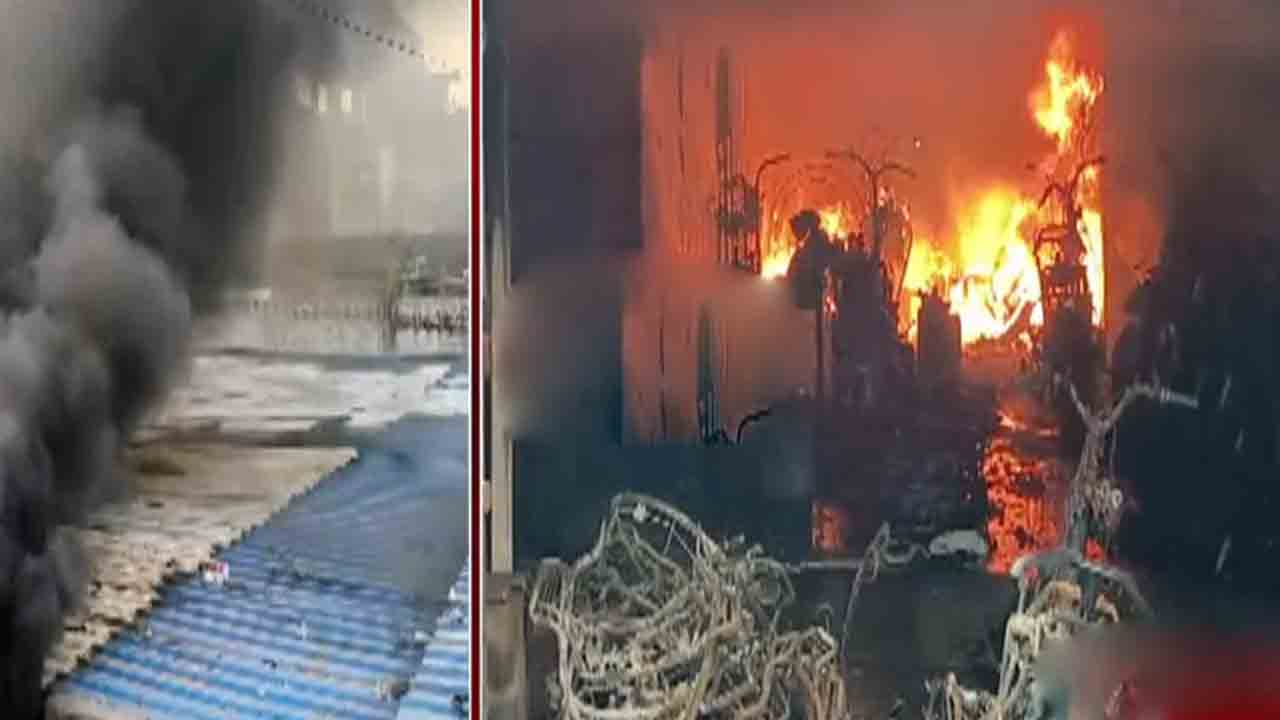 Electric bike showroom | ఎలక్ట్రిక్‌ బైక్‌ షోరూంలో ఎగసిపడ్డ మంటలు.. 90 బైక్‌లు దగ్ధం