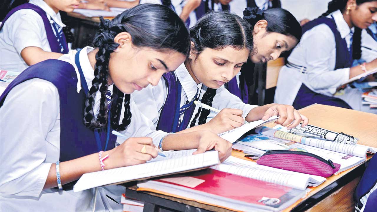 10th class exams |  నేటి నుంచి పదో తరగతి పరీక్షలు.. ఒత్తిడికి గురికావొద్దని నిపుణుల సూచన