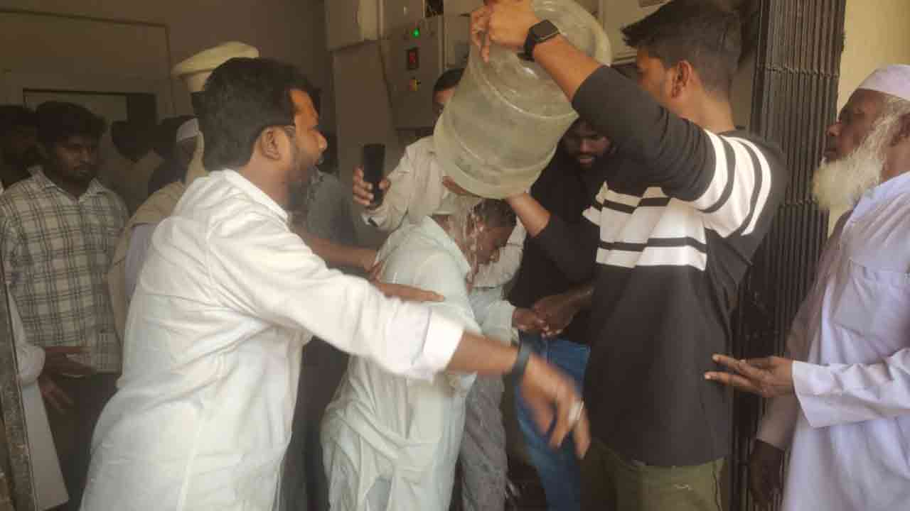 ఒంటిపై పెట్రోల్‌ పోసుకొని దివ్యాంగుడి ఆత్మహత్యాయత్నం