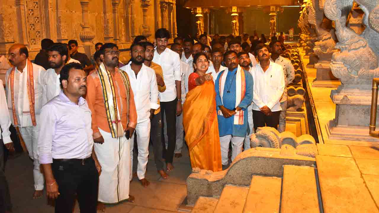 మందిర్‌ బహుత్‌ సుందర్‌ హై