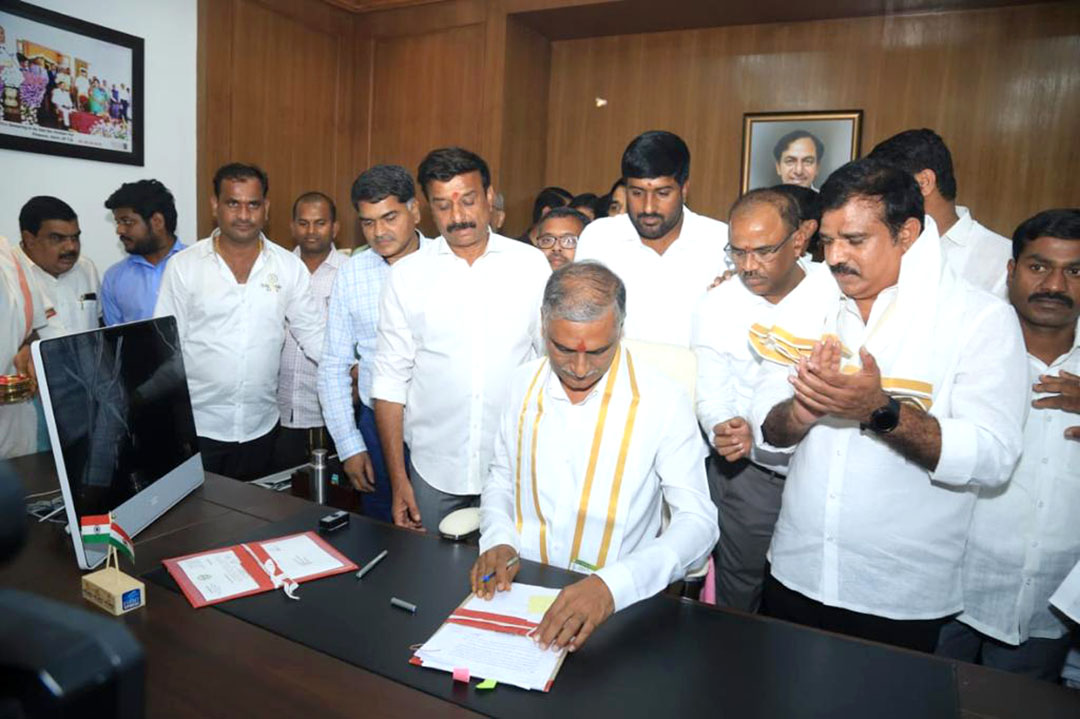 Telangana Ministers Sign On Various Governament Documents At Br Ambedkar Secretariat Photos (1)