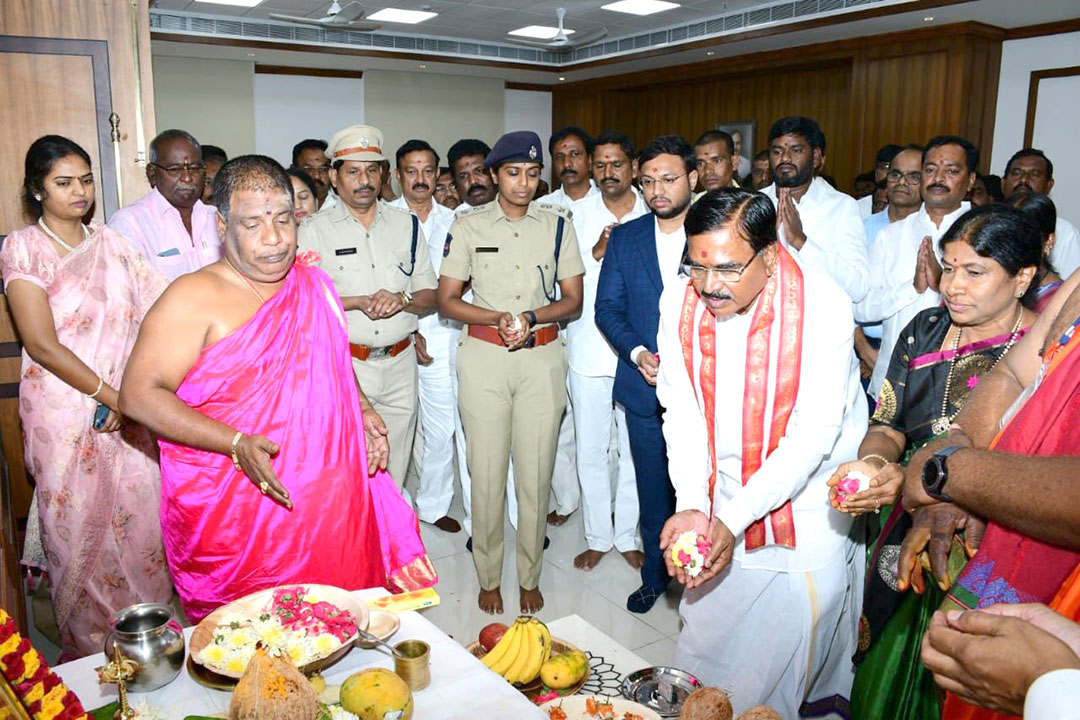 Telangana Ministers Sign On Various Governament Documents At Br Ambedkar Secretariat Photos (14)