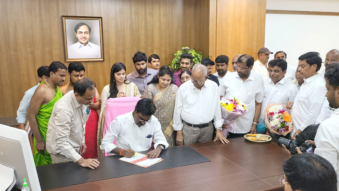 Telangana Ministers Sign On Various Governament Documents At Br Ambedkar Secretariat Photos (24)