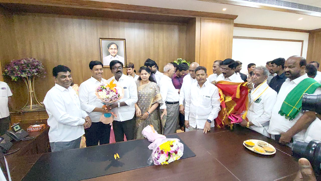 Telangana Ministers Sign On Various Governament Documents At Br Ambedkar Secretariat Photos (27)