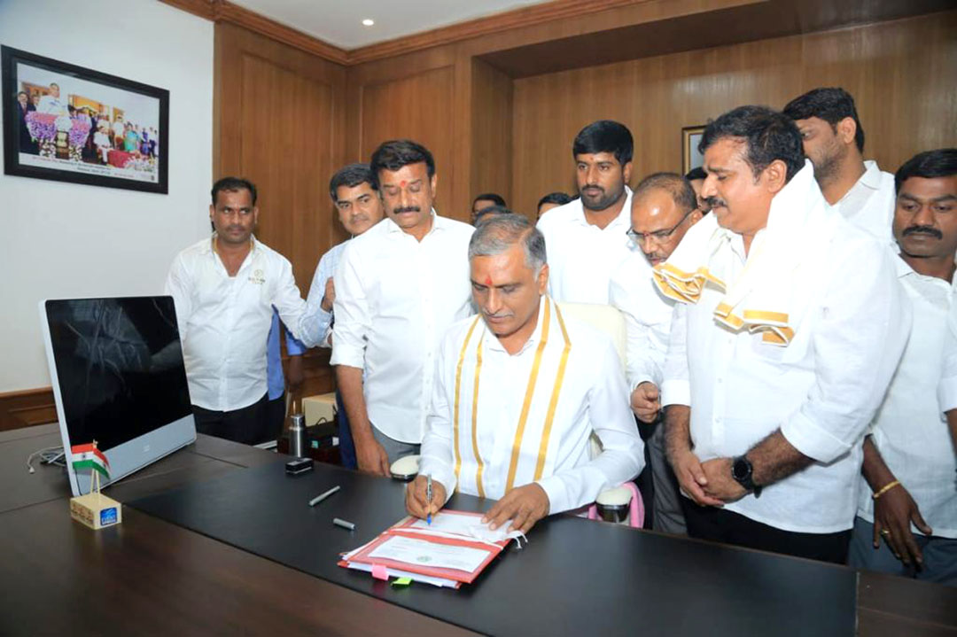 Telangana Ministers Sign On Various Governament Documents At Br Ambedkar Secretariat Photos (3)