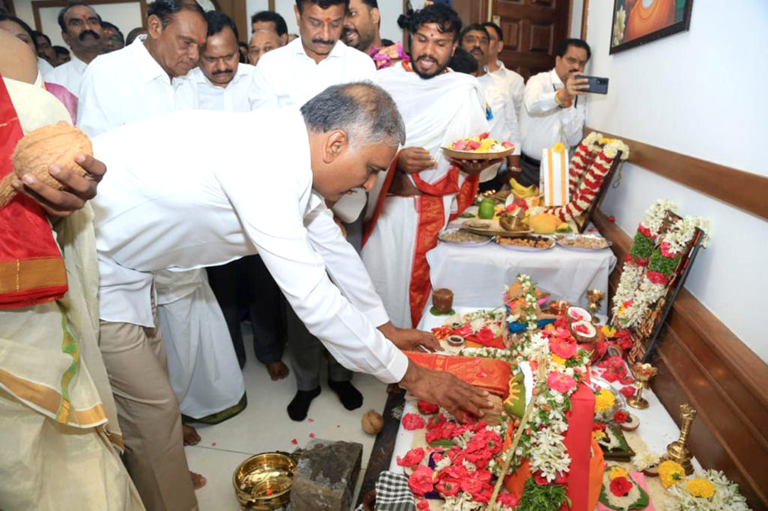 Telangana Ministers Sign On Various Governament Documents At Br Ambedkar Secretariat Photos (4)