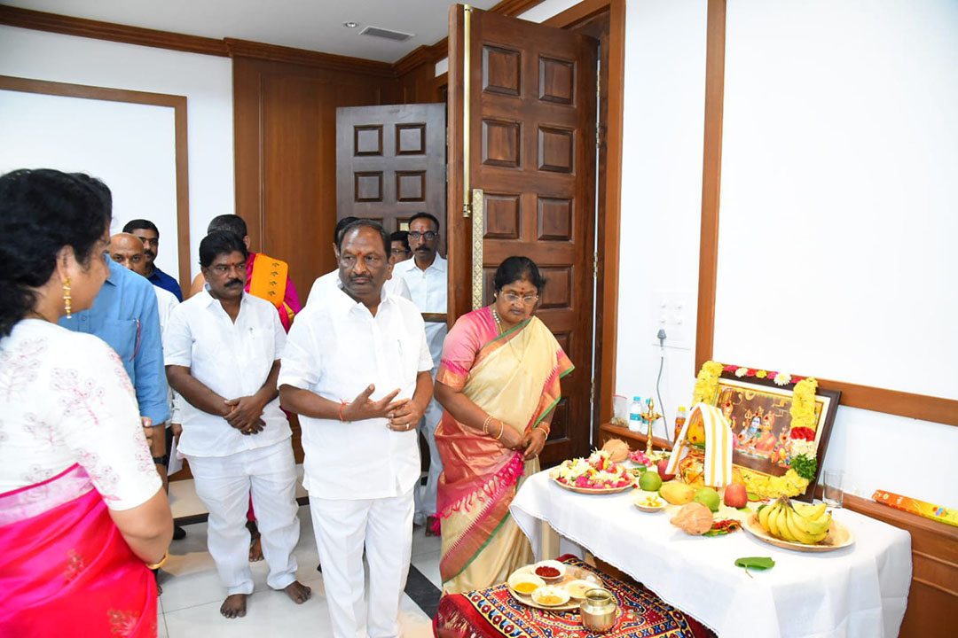 Telangana Ministers Sign On Various Governament Documents At Br Ambedkar Secretariat Photos (6)