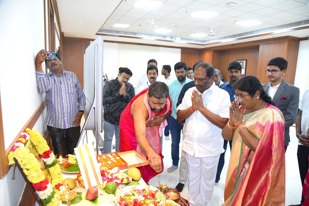 Telangana Ministers Sign On Various Governament Documents At Br Ambedkar Secretariat Photos (6)