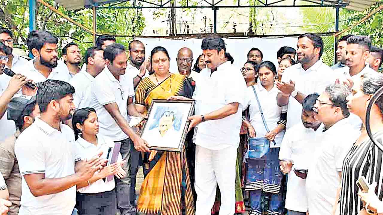 ‘సంకేత్‌’ సంస్థ సేవలు అభినందనీయం