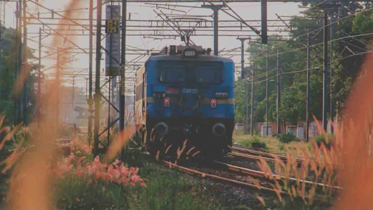 Kerala | దారుణం.. తోటి ప్రయాణికురాలిపై పెట్రోల్‌పోసి నిప్పంటించిన వ్యక్తి.. ముగ్గురు మృతి