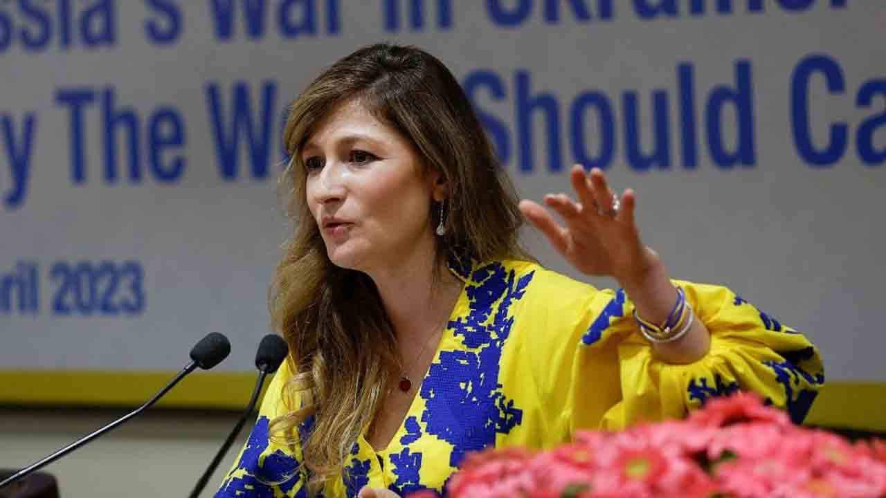 Emine Dzhaparova | యుద్ధం చేస్తూ టాయిలెట్‌ కుండీలు దొంగిలిస్తున్న రష్యా సైనికులు.. ఉక్రెయిన్‌ మంత్రి ఎమిని జపరోవా ఆరోపణ