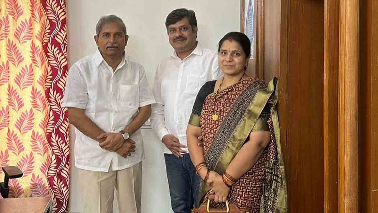 Nampally Temple | లక్ష్మీనరసింహ స్వామి ఆలయానికి లిఫ్ట్‌ కోసం కోటి విరాళం