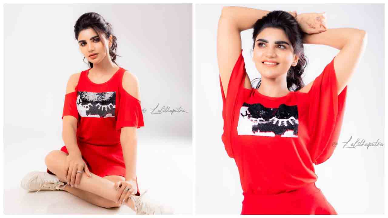 Varsha | చిట్టిపొట్టి దుస్తుల్లో జబర్దస్త్‌గా వర్ష..