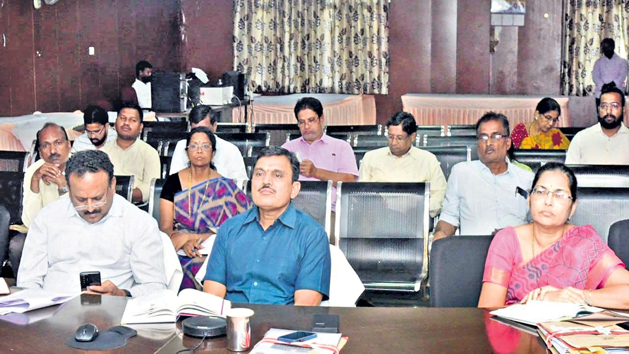 గొర్రెల పంపిణీకి ఏర్పాట్లు చేయండి