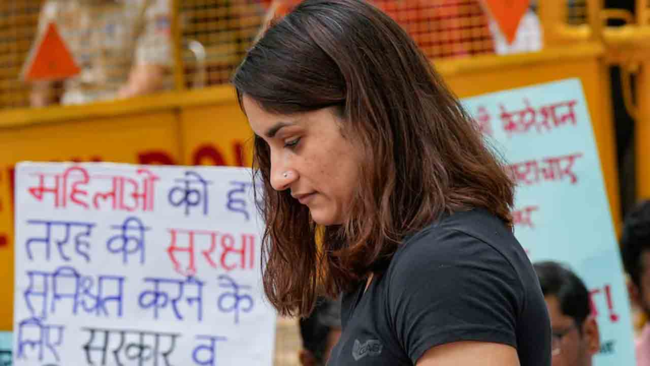 Vinesh Phogat | మేం గెలిచినప్పుడు ప్రశంసించి ఇప్పుడెందుకు మౌనంగా ఉంటున్నారు.. క్రికెటర్లపై రెజ్లర్ల అసంతృప్తి