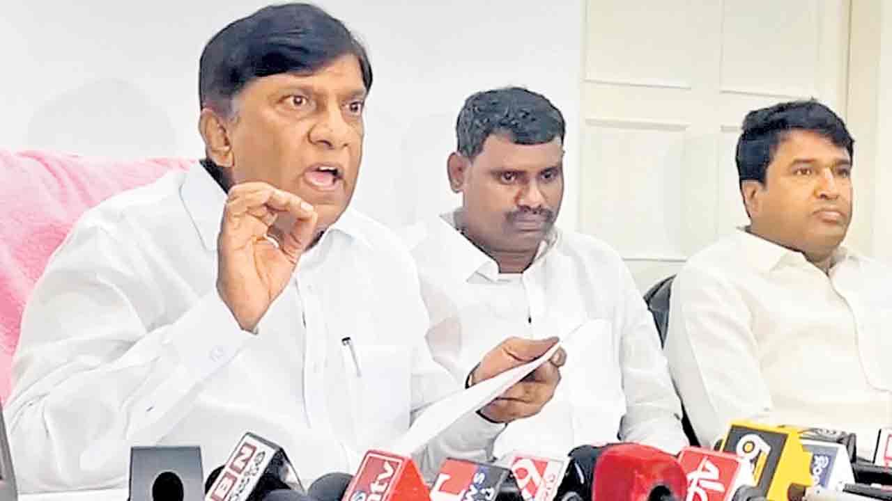 తెలంగాణకు నిధులు భిక్ష కాదు..