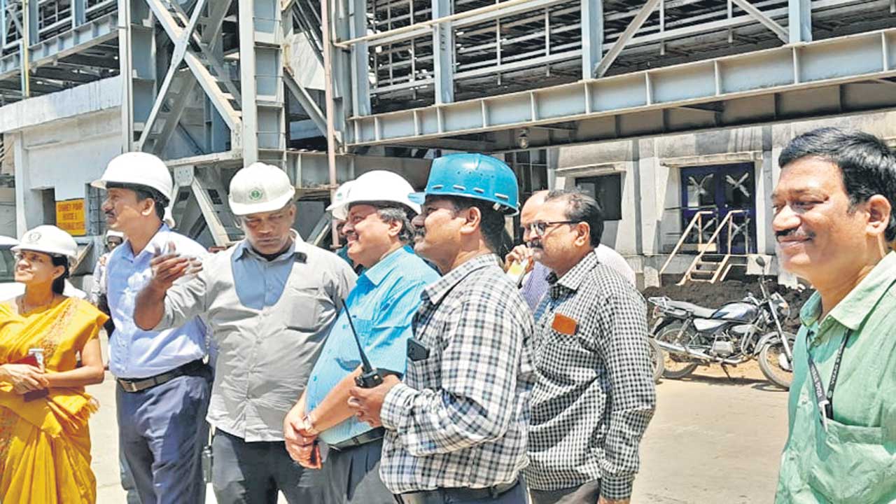 రెండో రోజూ ఉక్కు ఫ్యాక్టరీ పరిశీలన