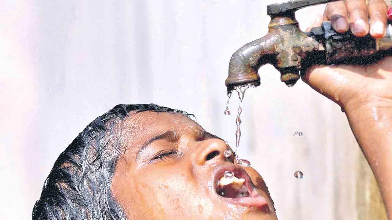 Summer holidays |  సెలవులు కావొద్దు భారం.. పిల్లలు జాగ్రత్తగా ఉండాలని సూచిస్తున్న వైద్యులు