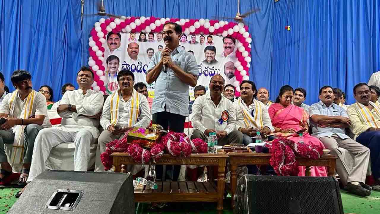 కేంద్రంపై ఉద్యోగులు పోరాటం చేయాలి