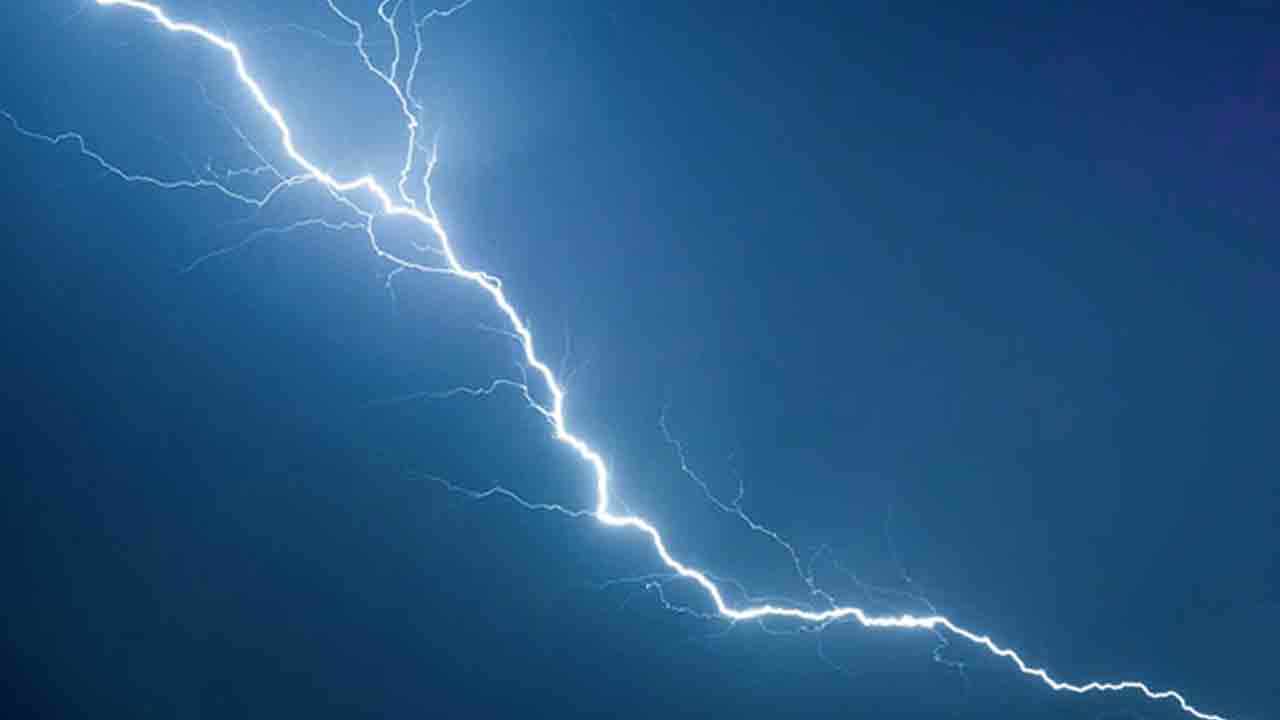 West Bengal | పశ్చిమబెంగాల్‌లో పిడుగుపాటుకు 14 మంది మృతి..