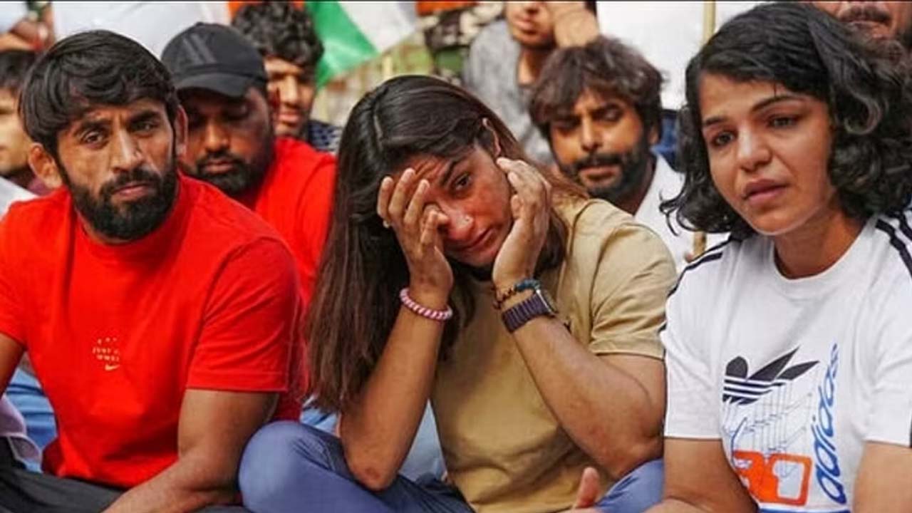 Wrestlers Protest | రెజ్లర్ల ఆందోళనకు మద్దతు తెలిపిన రైతులు.. బ్రిజ్‌ భూషణ్‌పై చర్యలు తీసుకునే వరకు ఢిల్లీని వీడమన్న నేతలు..!