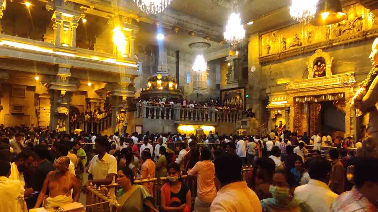 యాదగిరిగుట్టలో భక్తజన సందడి